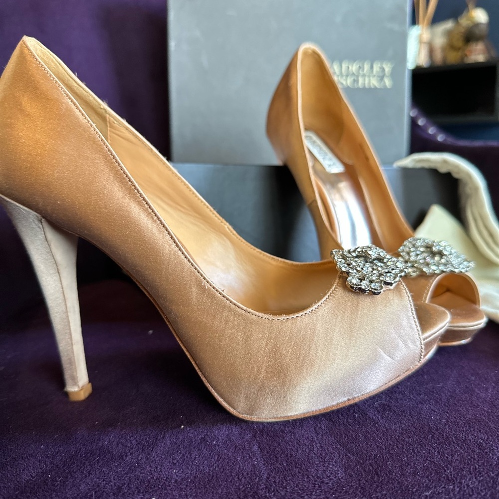 Badgely Mischka Pink Satin Peep Toe Heels - 8.5